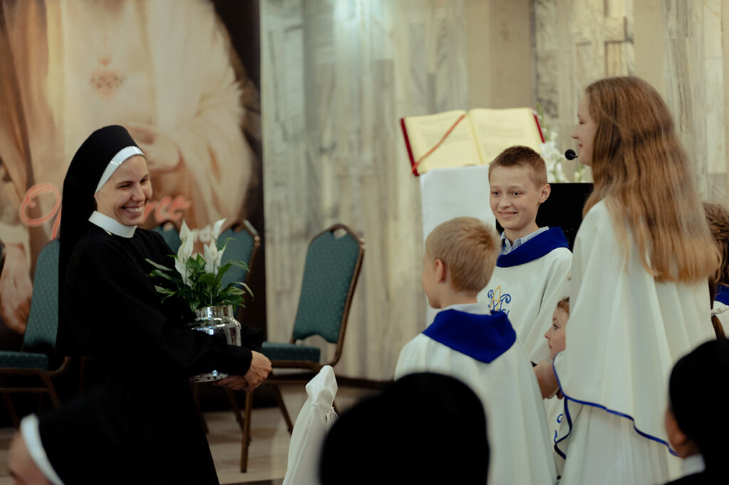 ŚLUBY WIECZYSTE SIOSTRY FRANCISZKI Z życia Zgromadzenia ŚLUBY WIECZYSTE SIOSTRY FRANCISZKI Z życia Zgromadzenia