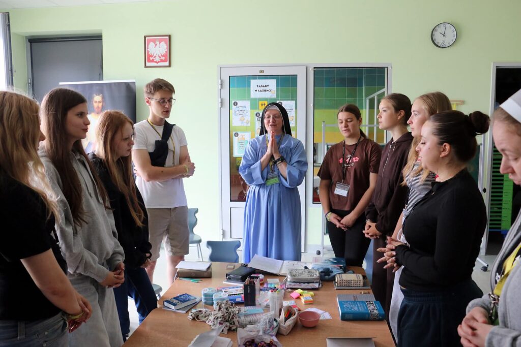 33. SALWATORIAŃSKIE FORUM MŁODYCH Apostolstwo Sióstr 33. SALWATORIAŃSKIE FORUM MŁODYCH Apostolstwo Sióstr
