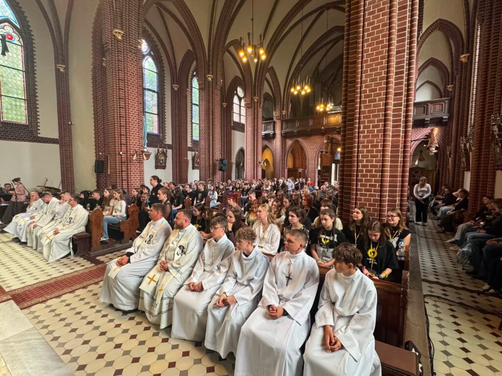 33. SALWATORIAŃSKIE FORUM MŁODYCH Apostolstwo Sióstr 33. SALWATORIAŃSKIE FORUM MŁODYCH Apostolstwo Sióstr
