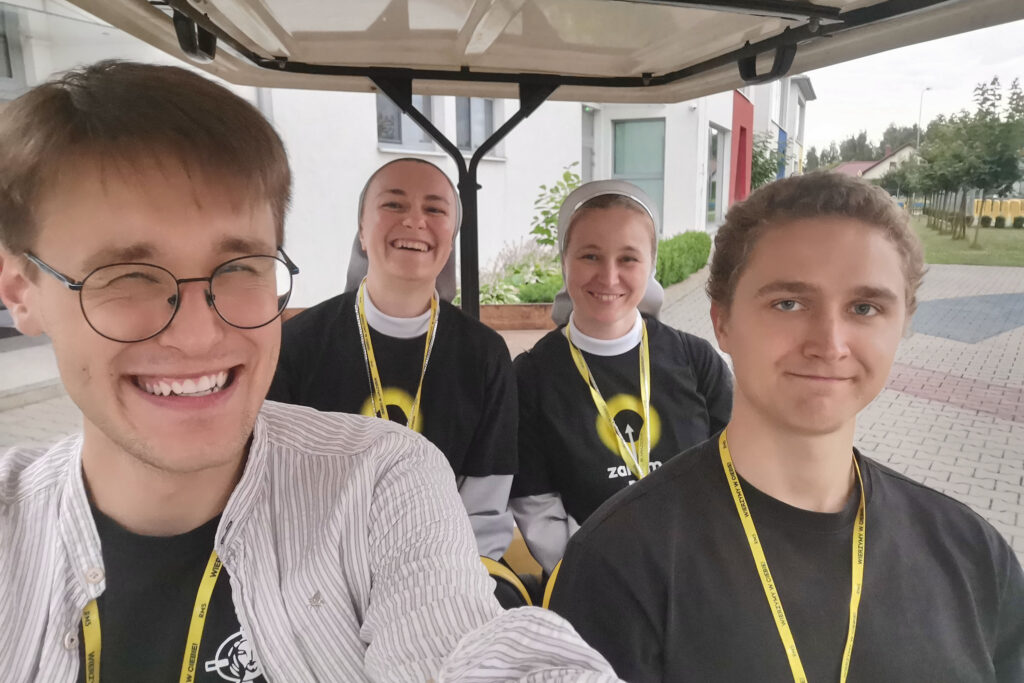 33. SALWATORIAŃSKIE FORUM MŁODYCH Apostolstwo Sióstr 33. SALWATORIAŃSKIE FORUM MŁODYCH Apostolstwo Sióstr