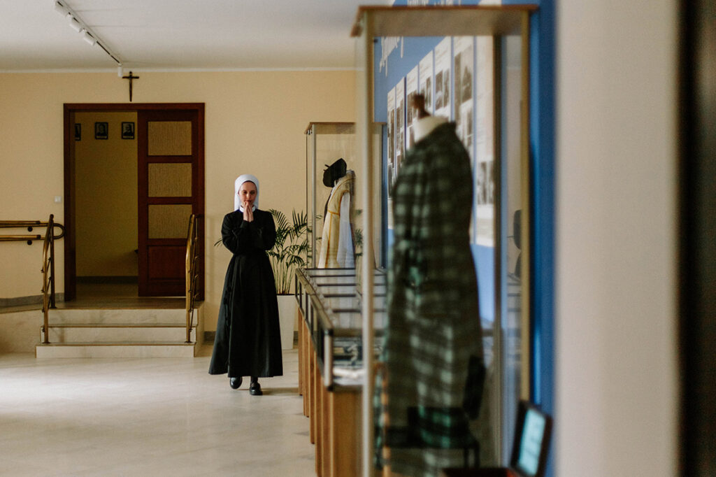 PIERWSZE ŚLUBY S. HELENY Z życia Zgromadzenia