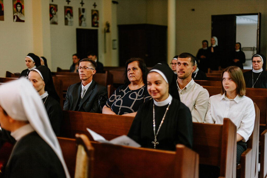 PIERWSZE ŚLUBY S. HELENY Z życia Zgromadzenia