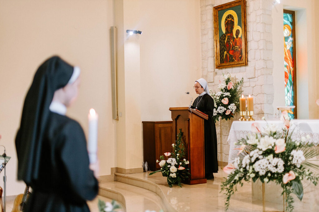 PIERWSZE ŚLUBY S. HELENY Z życia Zgromadzenia