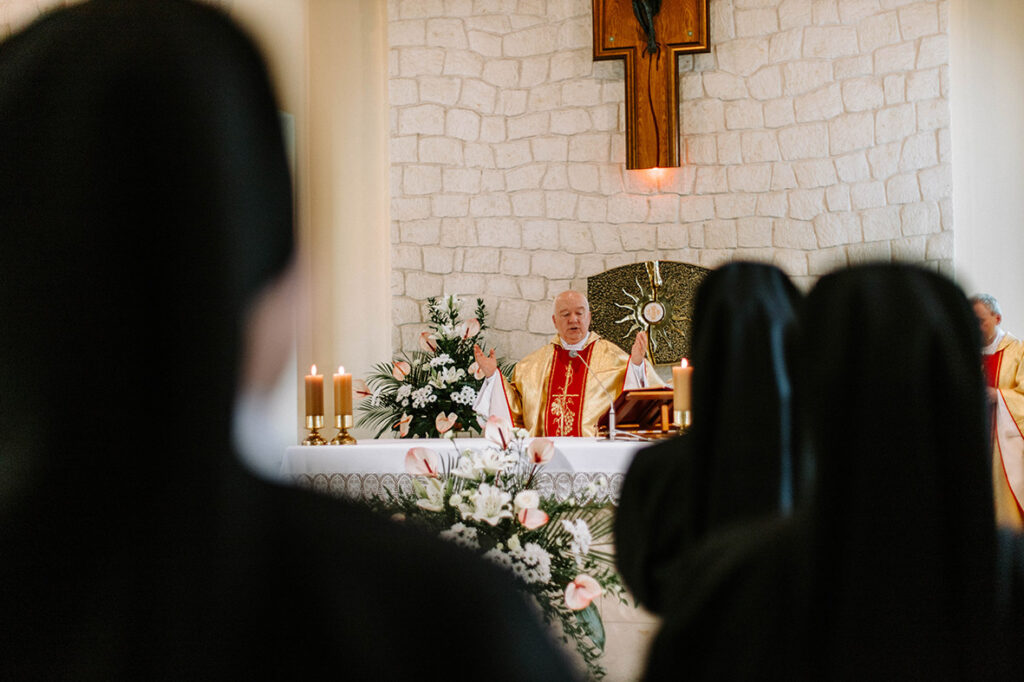 PIERWSZE ŚLUBY S. HELENY Z życia Zgromadzenia