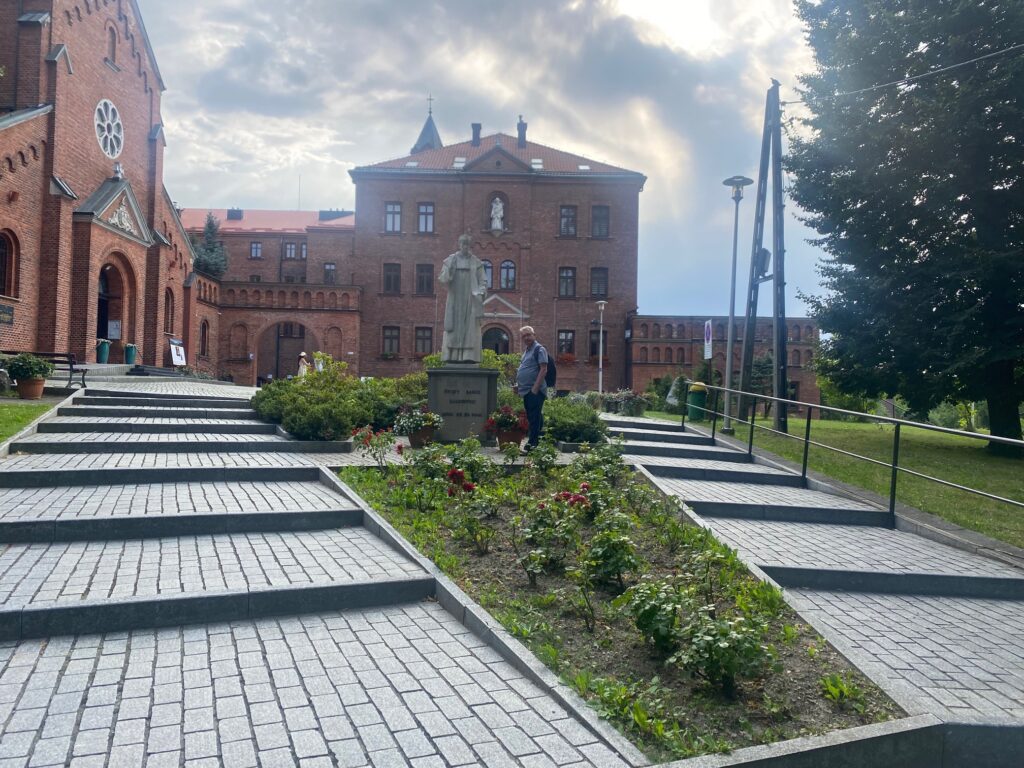 ŚLADAMI ŚW. JANA PAWŁA II I SŁUGI BOŻEGO KS. JÓZEFA MAŁYSIAKA Ojciec Założyciel