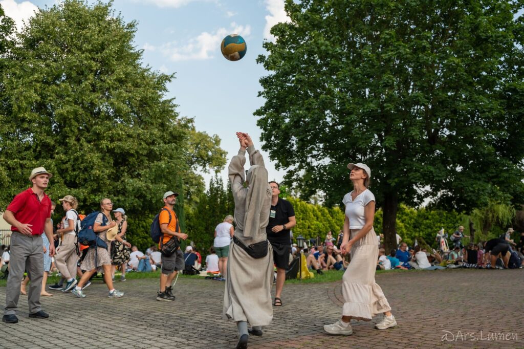 PIELGRZYMOWANIE DO MARYI Apostolstwo Sióstr