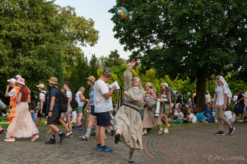 PIELGRZYMOWANIE DO MARYI Apostolstwo Sióstr