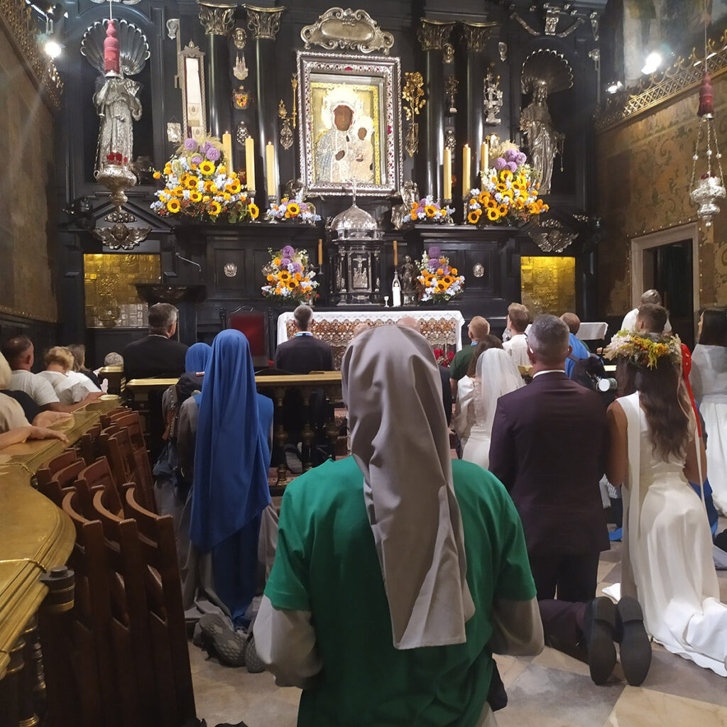 PIELGRZYMOWANIE DO MARYI Apostolstwo Sióstr