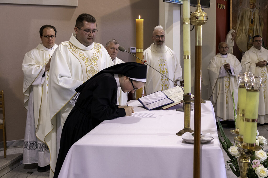 ŚLUBY WIECZYSTE SIOSTRY AGNIESZKI Z życia Zgromadzenia
