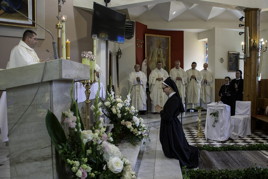 ŚLUBY WIECZYSTE SIOSTRY AGNIESZKI Z życia Zgromadzenia