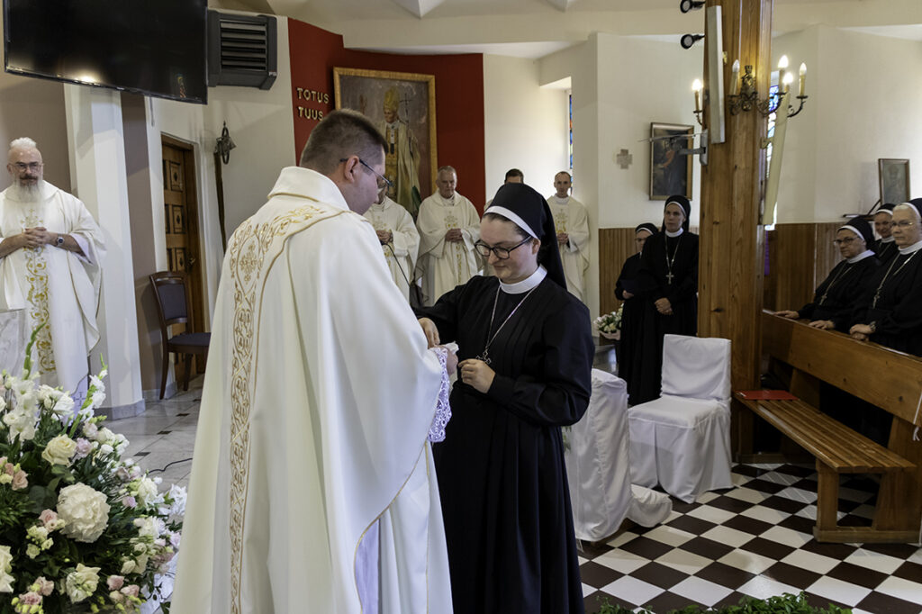 ŚLUBY WIECZYSTE SIOSTRY AGNIESZKI Z życia Zgromadzenia