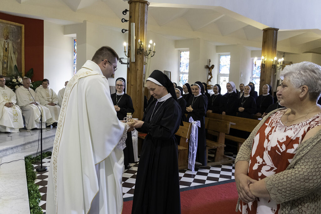 ŚLUBY WIECZYSTE SIOSTRY AGNIESZKI Z życia Zgromadzenia