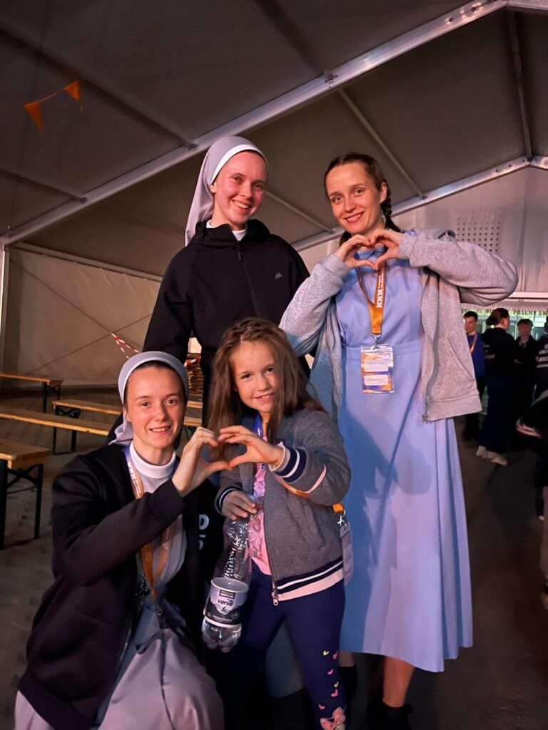 XXX ŚWIĘTO MŁODZIEŻY GÓRA ŚWIĘTEJ ANNY Apostolstwo Sióstr XXX ŚWIĘTO MŁODZIEŻY GÓRA ŚWIĘTEJ ANNY Apostolstwo Sióstr