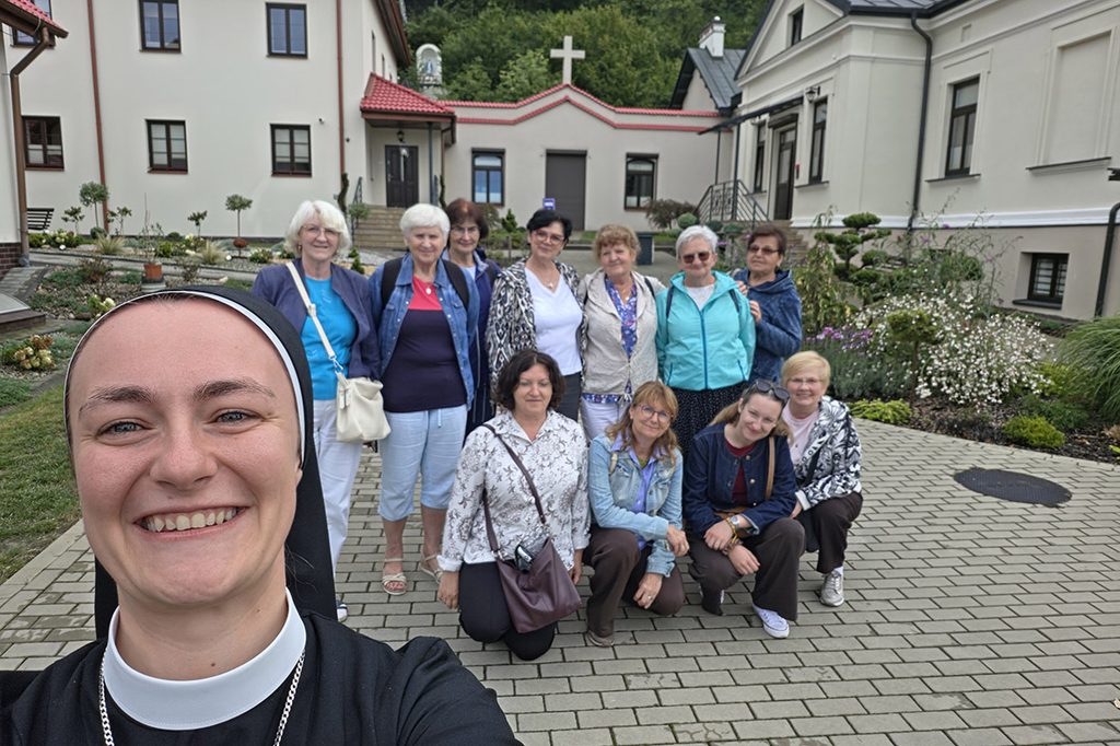ZJAZD OSÓB ZAANGAŻOWANYCH W BMWK W KAZIMIERZU DOLNYM Apostolstwo Sióstr ZJAZD OSÓB ZAANGAŻOWANYCH W BMWK W KAZIMIERZU DOLNYM Apostolstwo Sióstr