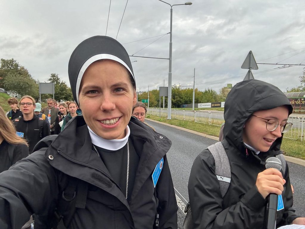 PIELGRZYMKA DO MATKI BOŻEJ KĘBELSKIEJ Apostolstwo Sióstr