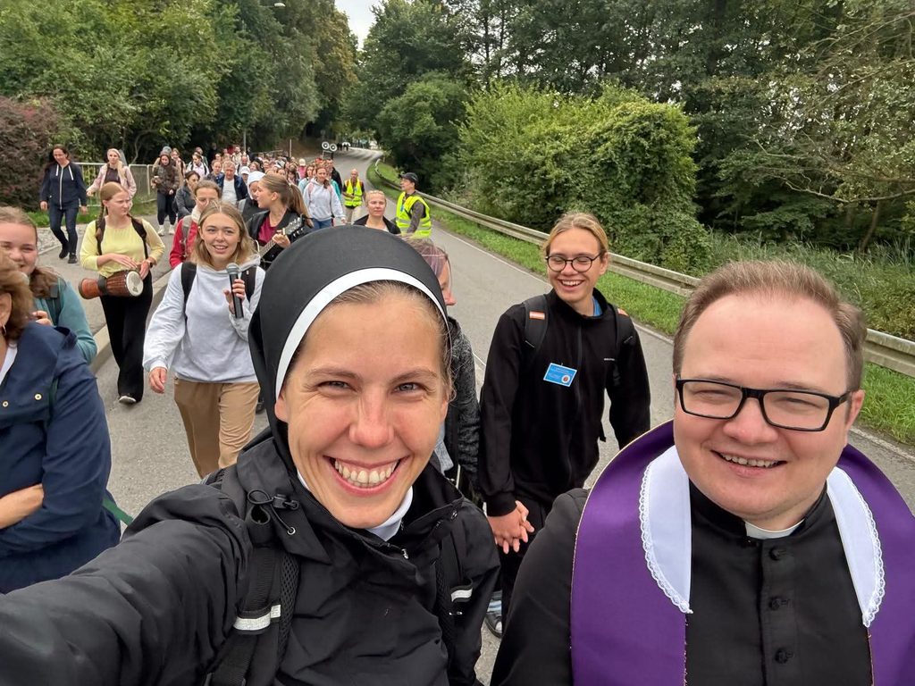 PIELGRZYMKA DO MATKI BOŻEJ KĘBELSKIEJ Apostolstwo Sióstr